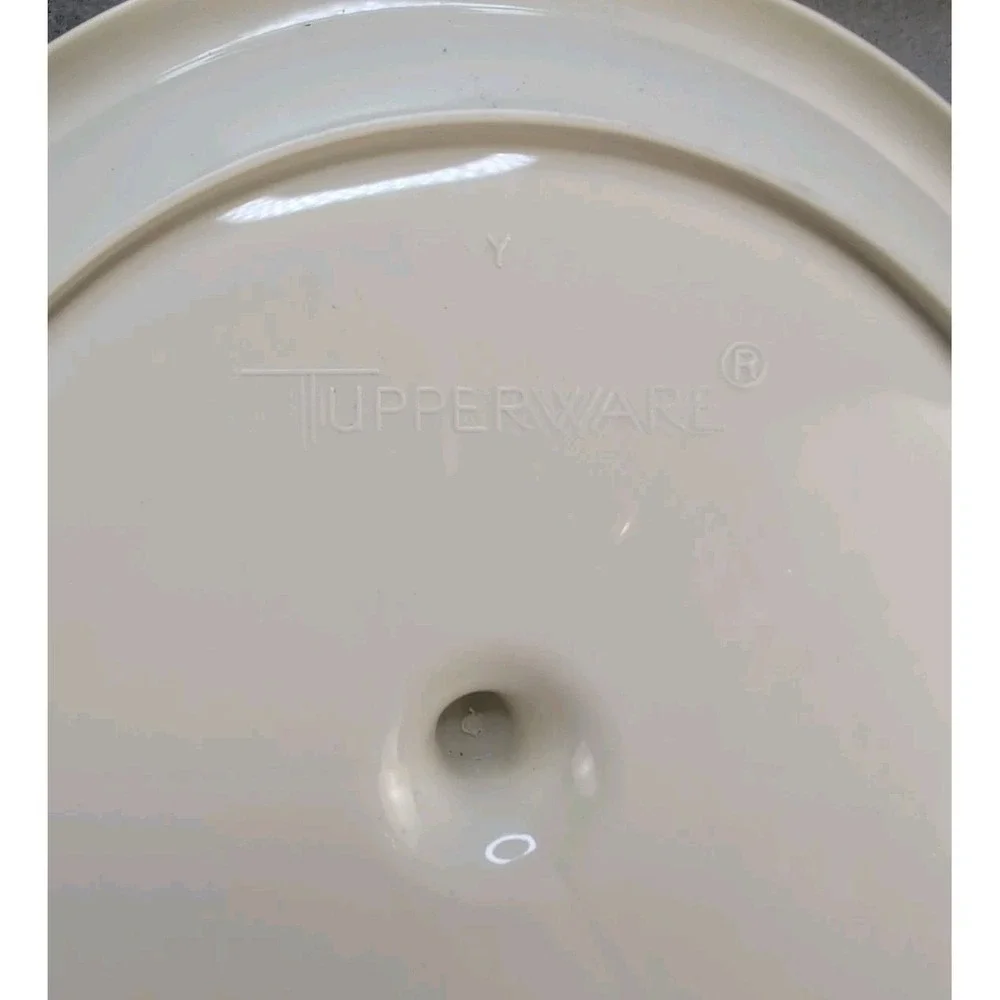 Vintage Tupperware 608-13 Divided Snack Relish Serving Tray with‎ Lid White